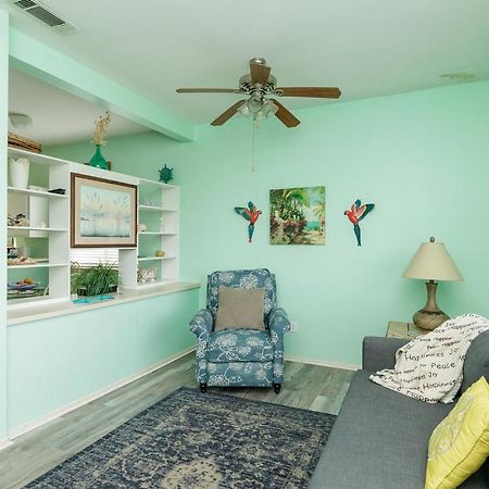 Corpus Christi-Padre Island Condo Is Walking Distance To Beach By Mustang Island, Sleeps Four, 2025 Traveler Award, Winter Rates Buitenkant foto